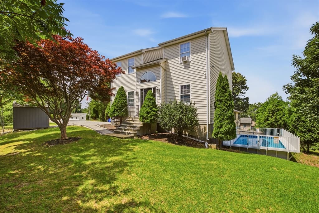 724 Woodman St, Fall River MA 02724