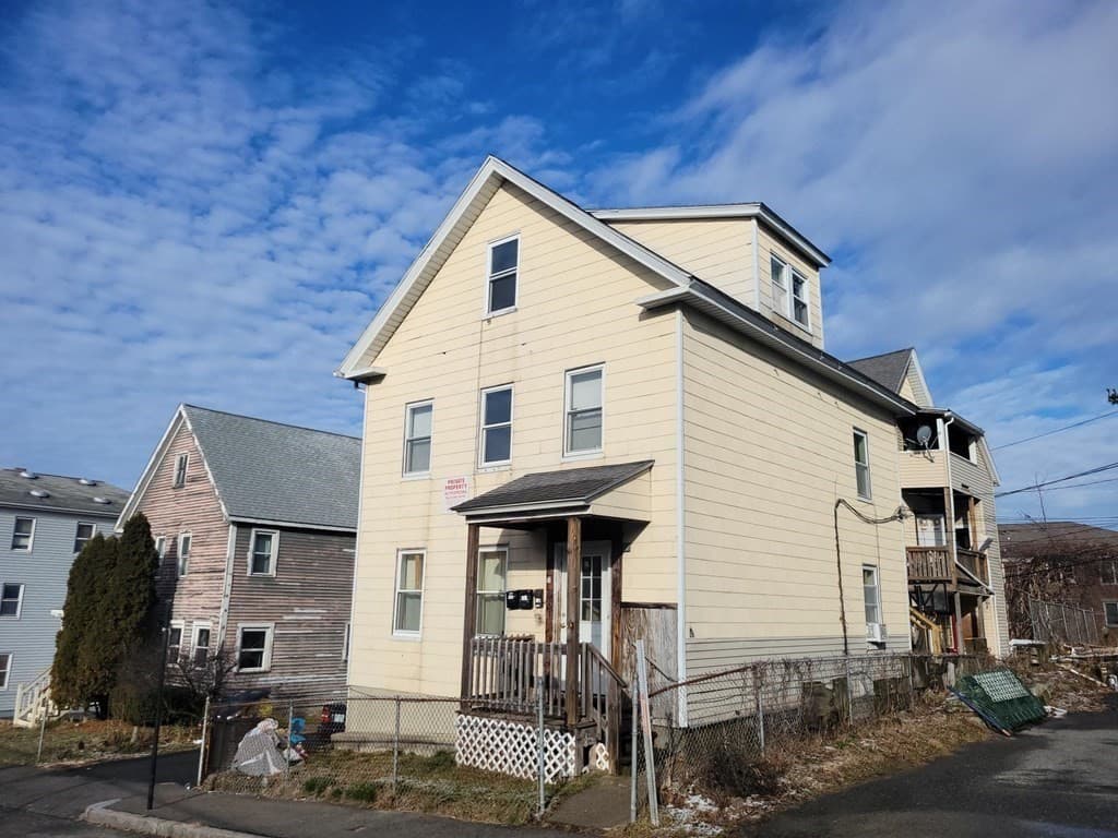 15-17 Dorchester St, Worcester MA 01610 photo 2