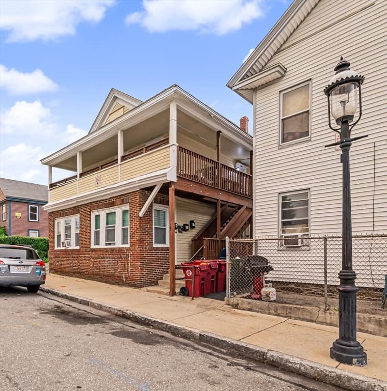 5 Dublin St, Lowell MA 01854
