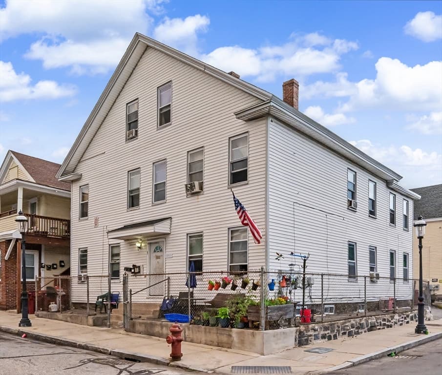 1 Dublin St, Lowell MA 01854