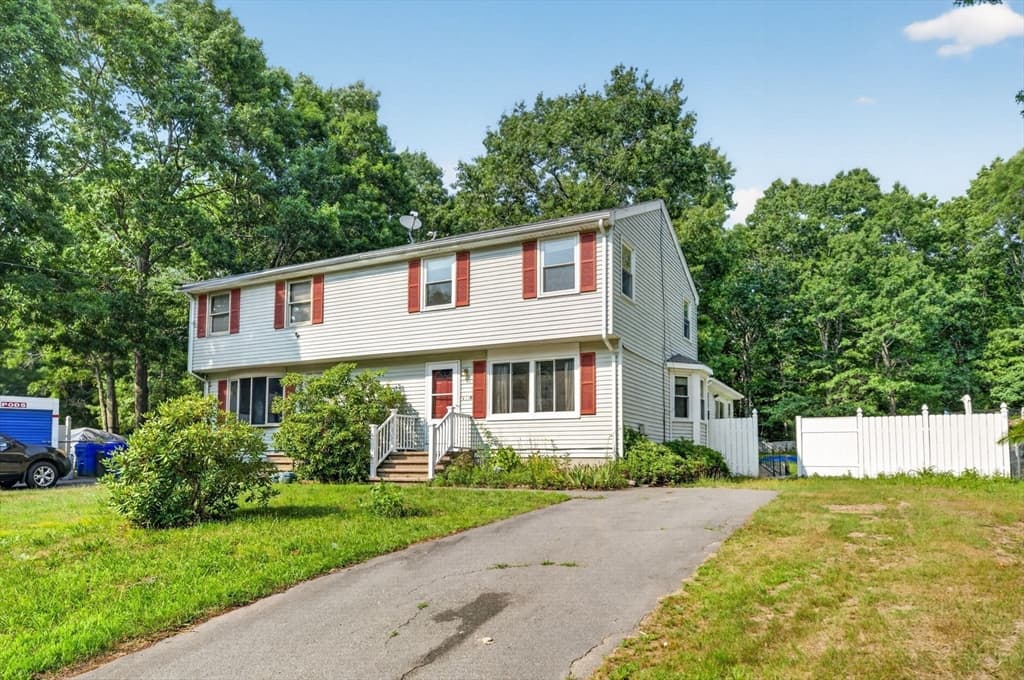 17 Pine Knoll Ln # B, Taunton MA 02780