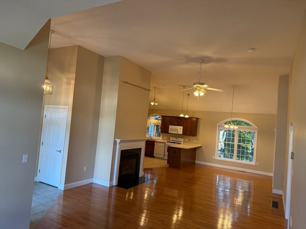 40 Holly Ln # 40, Dracut MA 01826 photo 8