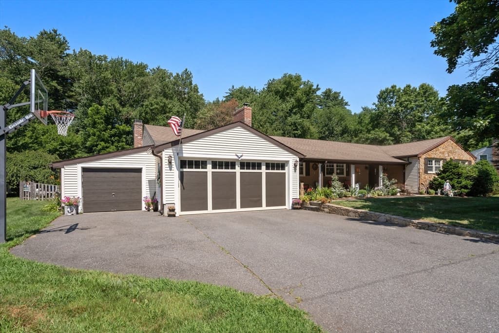 16 Burbank Lane, Lancaster MA 01523 photo 2