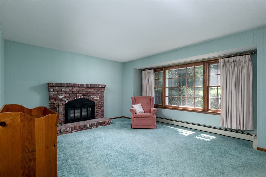 604 Quinapoxet St, Holden MA 01520 photo 8