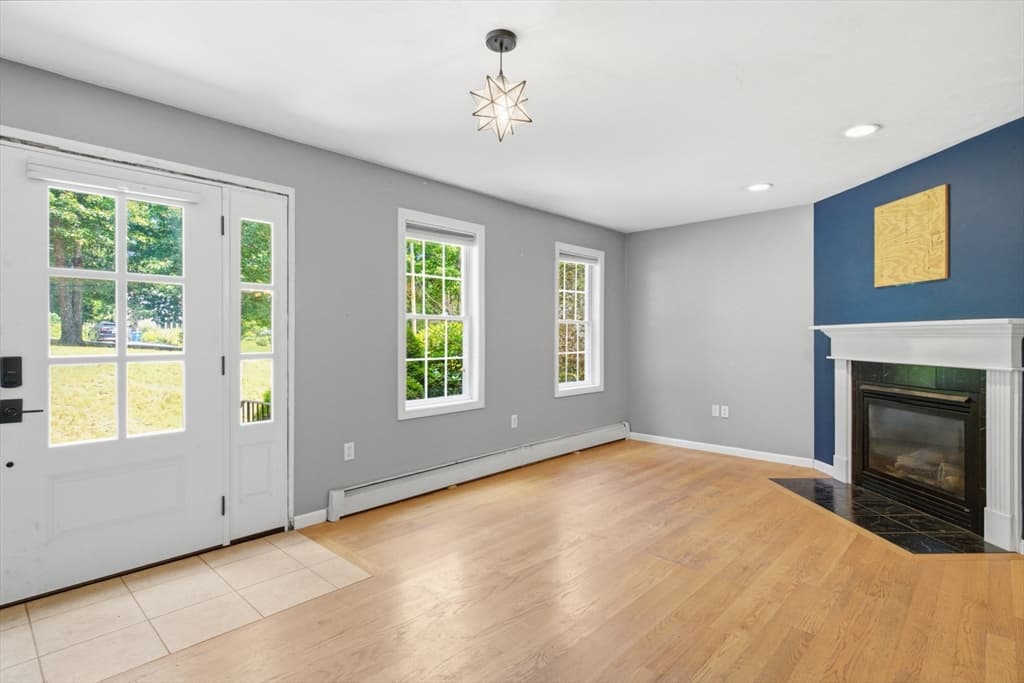 11 Navajo St, Hubbardston MA 01452 photo 4