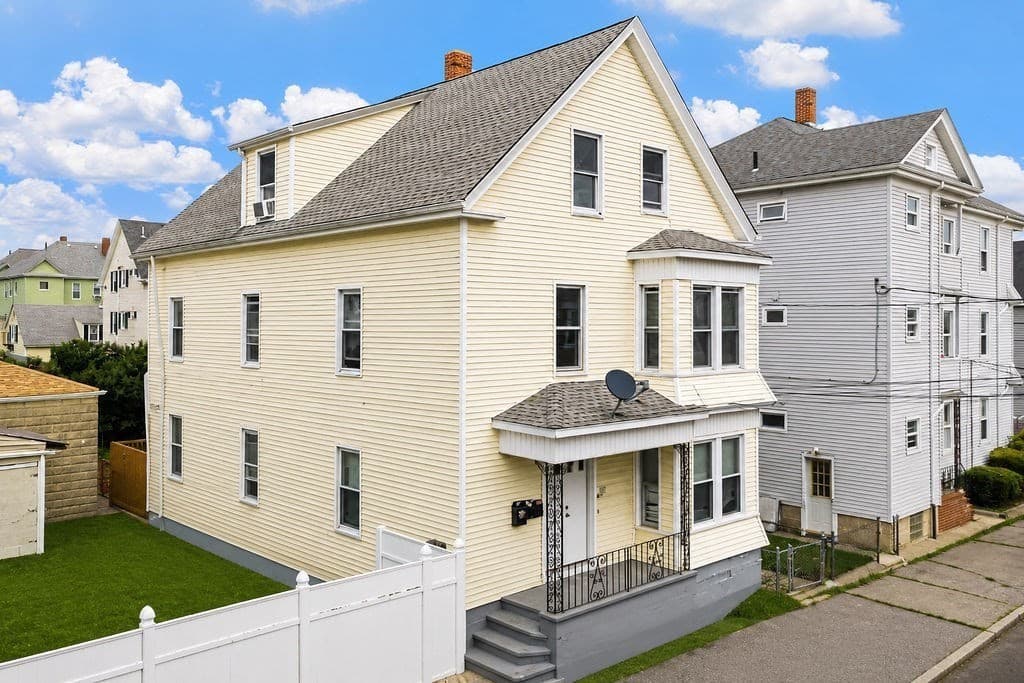 115 Thompson St, New Bedford MA 02740