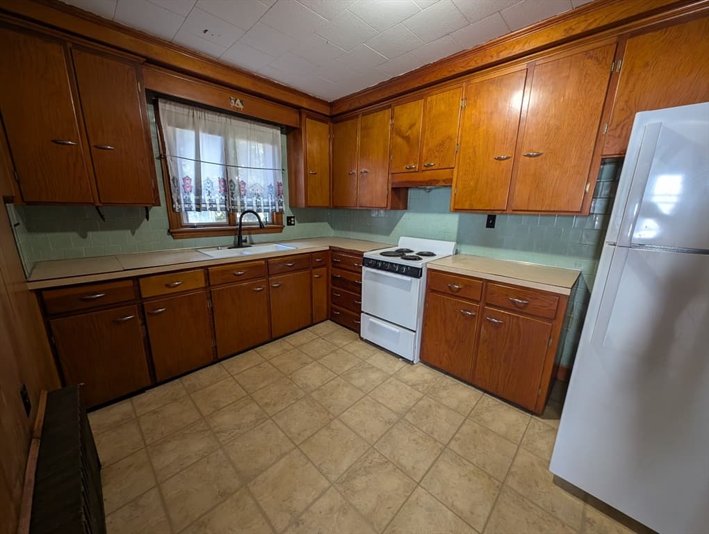 340 Fountain St, Fall River MA 02721 photo 6
