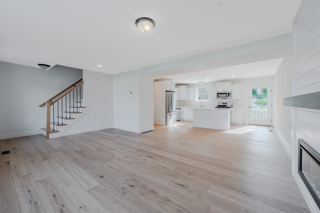 112 Genest St # 18, Dracut MA 01826 photo 8