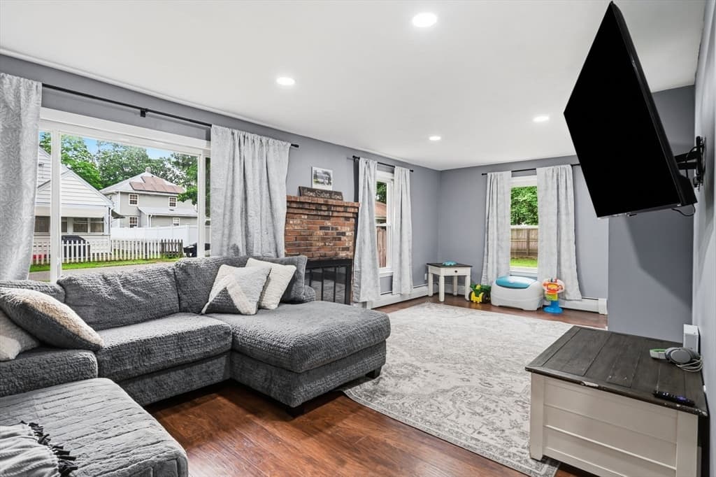 25 Pineywood Ave, Wilbraham MA 01095 photo 10