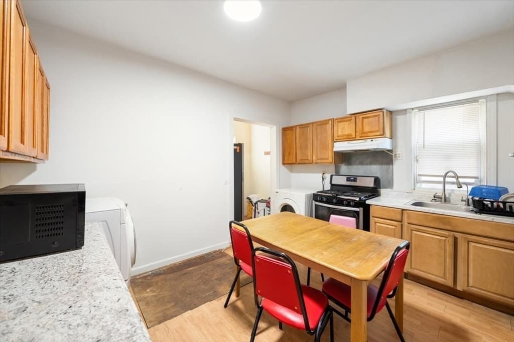56-58 Pine St, Lowell MA 01851 photo 17