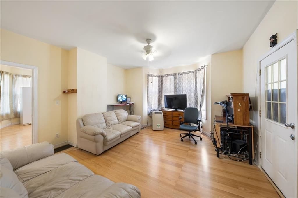 56-58 Pine St, Lowell MA 01851 photo 12