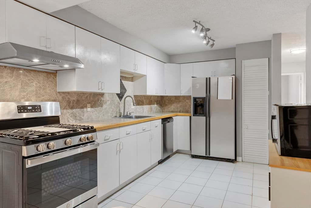 Condominium at 1461 Pawtucket Blvd # 4, Lowell MA 01854, Lowell, photo 7 of 17