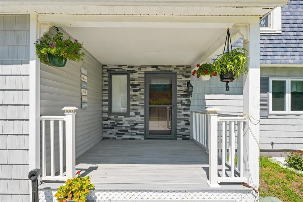 96 I St, Dracut MA 01826