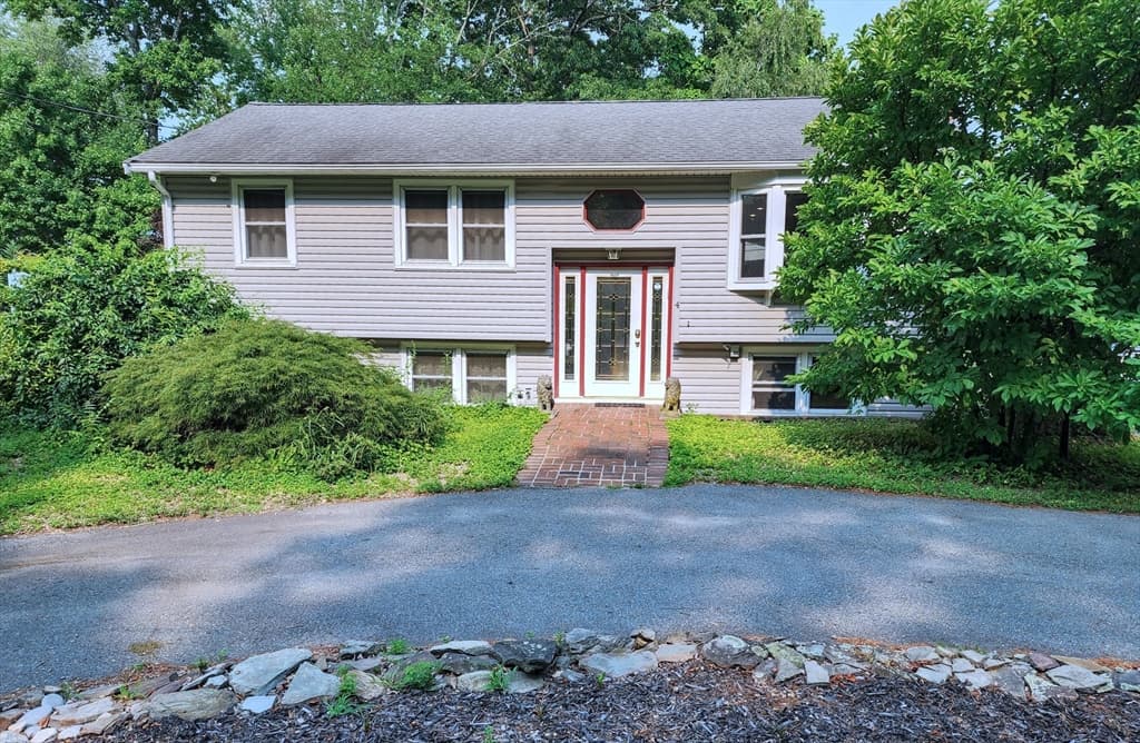 4 Amherst St, Billerica MA 01862