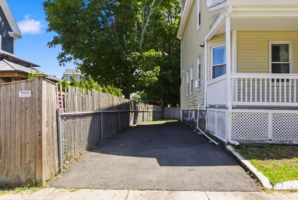 26 Calumet St, Peabody MA 01960 photo 6