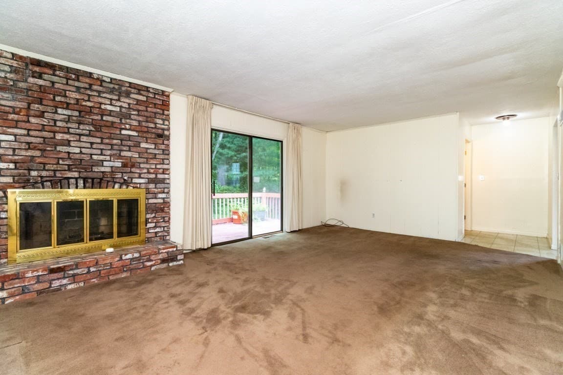 Single Family Residence at 5 Tomkins Ln, Framingham MA 01702, photo 12 of 37
