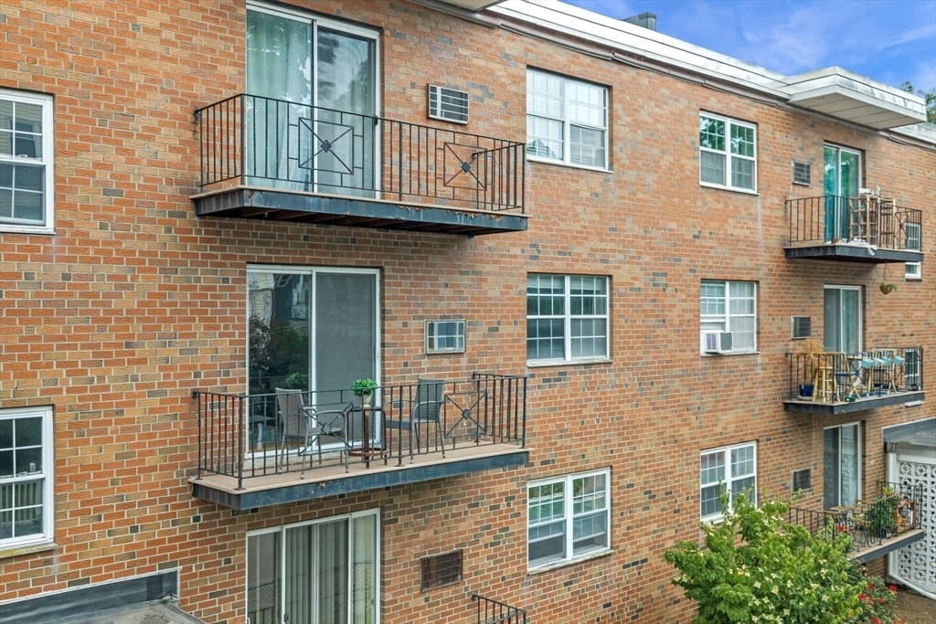 Condominium at 4 Robinwood Avenue # 6, Boston MA 02130, Boston, photo 3 of 33