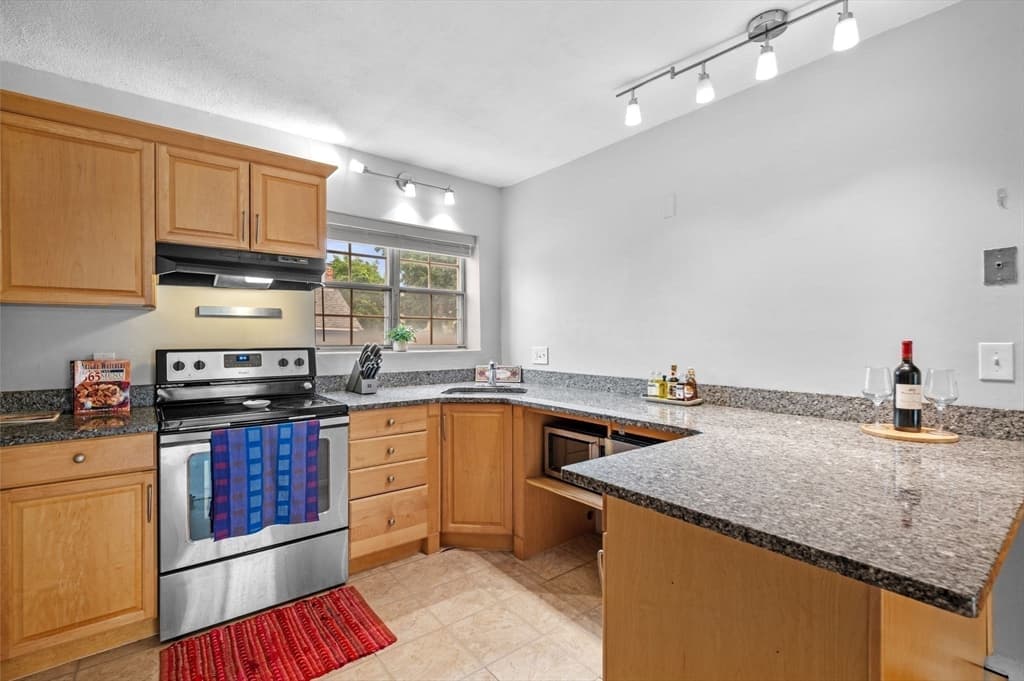 Condominium at 4 Robinwood Avenue # 6, Boston MA 02130, Boston, photo 5 of 33