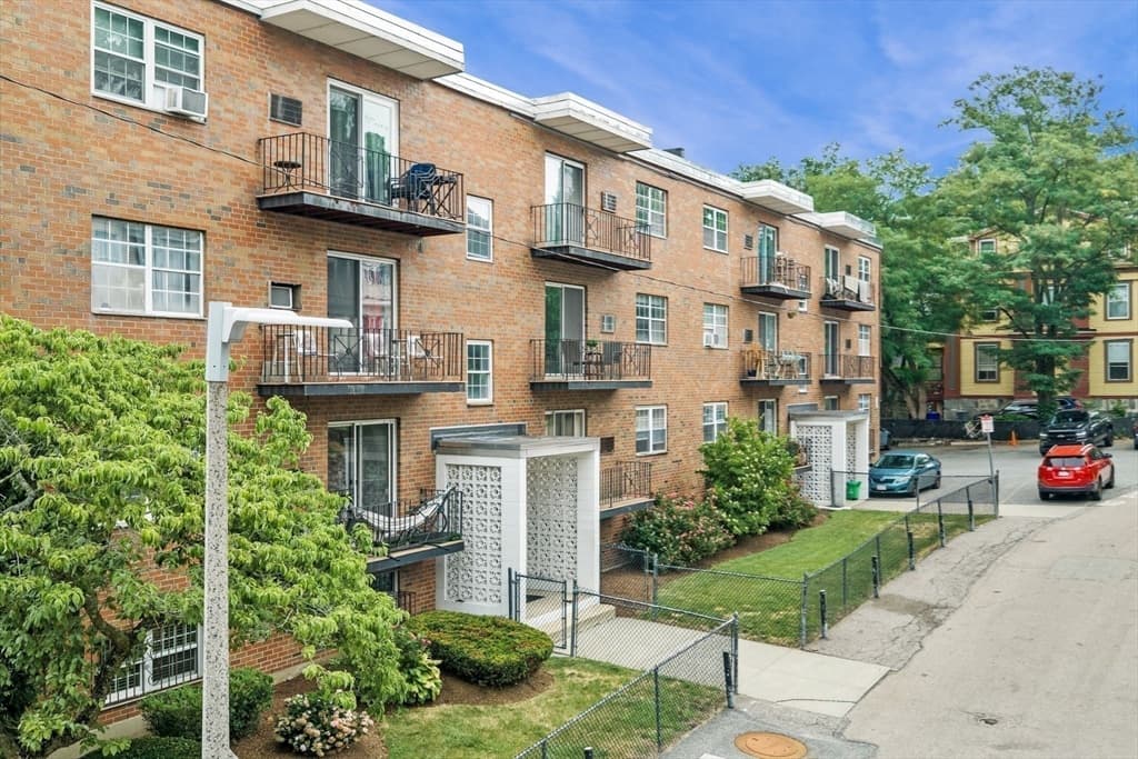 Condominium at 4 Robinwood Avenue # 6, Boston MA 02130, Boston, photo 29 of 33