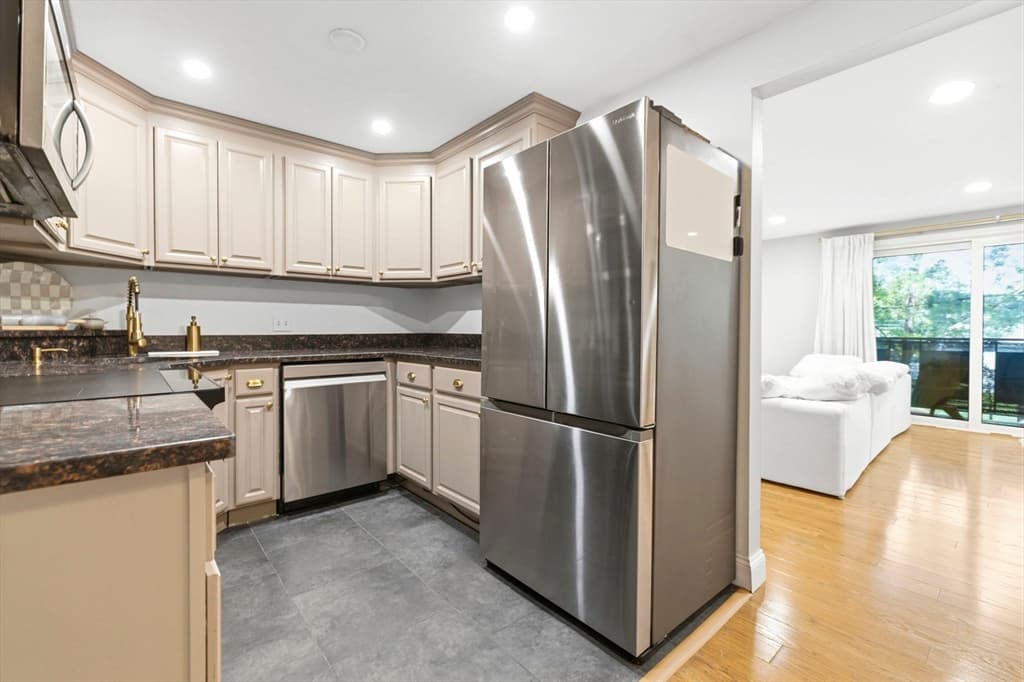 206 Rock St # M7, Norwood MA 02062 photo 2