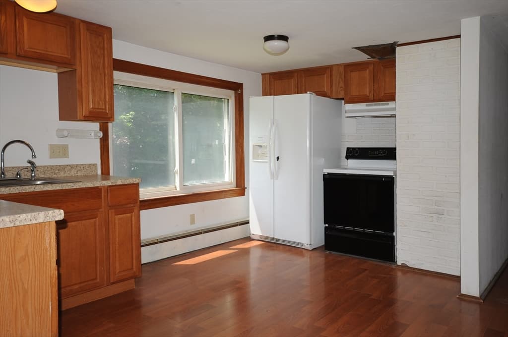 28 Pleasant St, Hanson MA 02341 photo 2