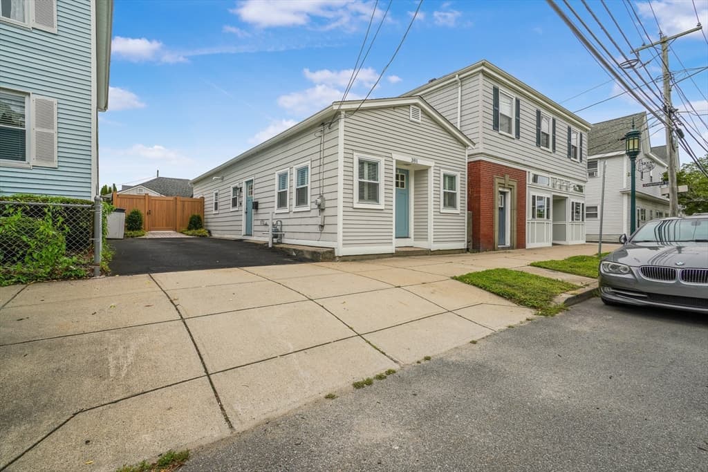 381 Wood St, Bristol RI 02809 photo 2