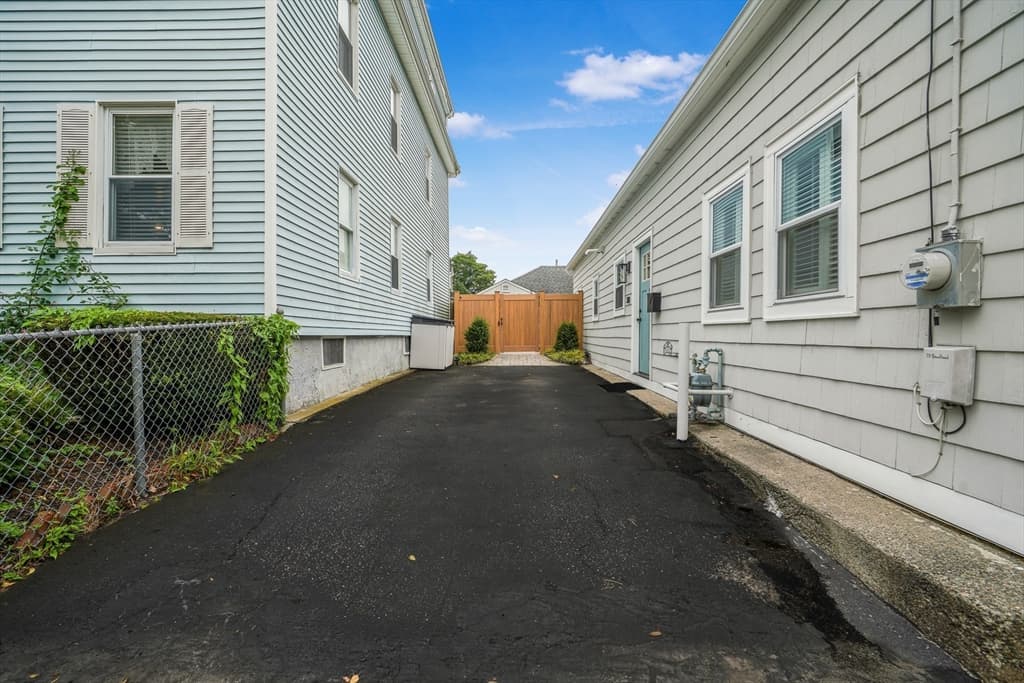 381 Wood St, Bristol RI 02809 photo 3