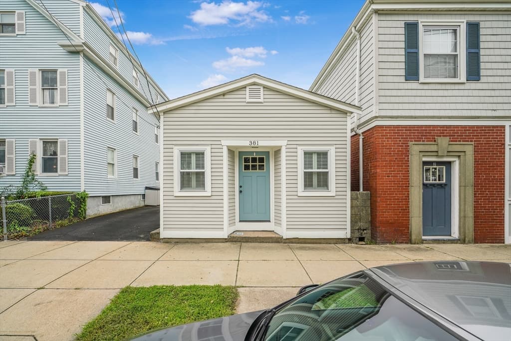 381 Wood St, Bristol RI 02809