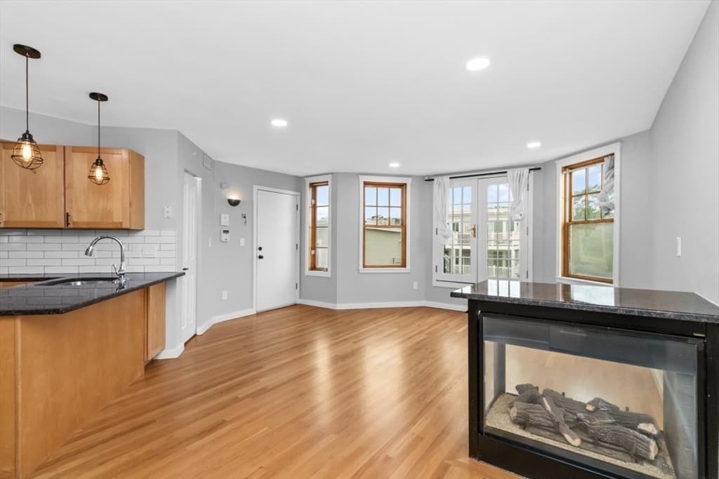 40 Baxter St # 7, Boston MA 02127 photo 5