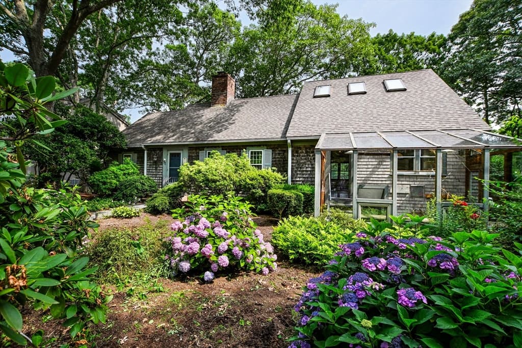 72 Loop Rd, Falmouth MA 02540