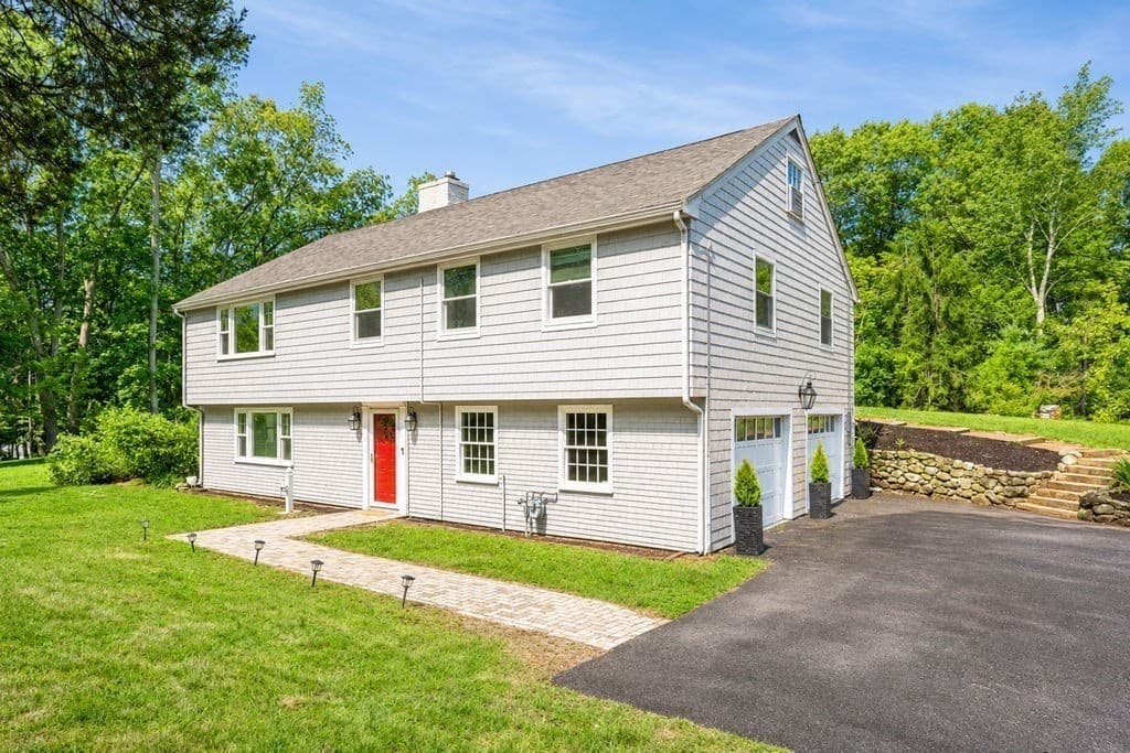 29 Canterbury Hill Rd, Topsfield MA 01983