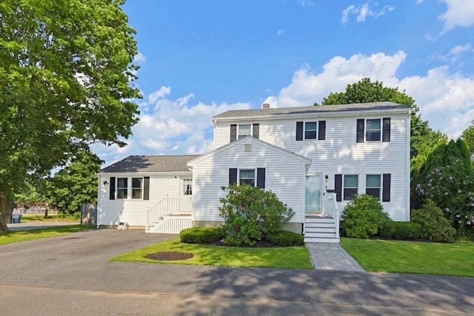 7 Alma Ter, Peabody MA 01960