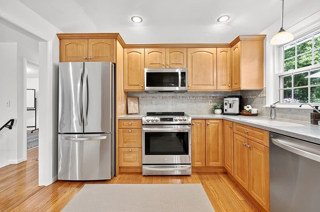 Single Family Residence at 67 Angelica Dr, Framingham MA 01701, Framingham, photo 7 of 42