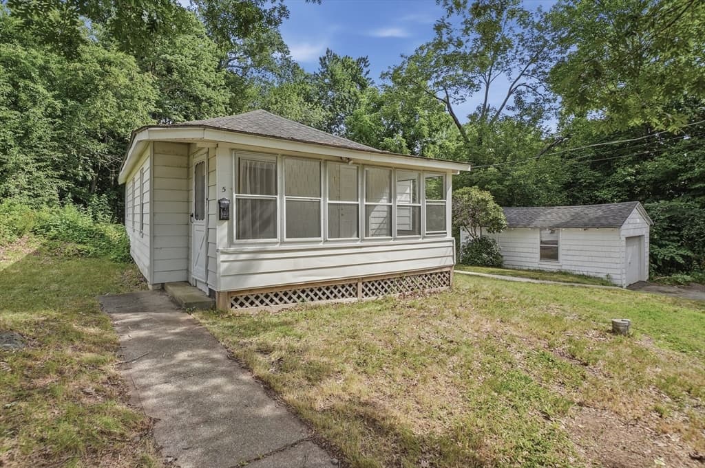 5 Wildwood Road, Millbury MA 01527