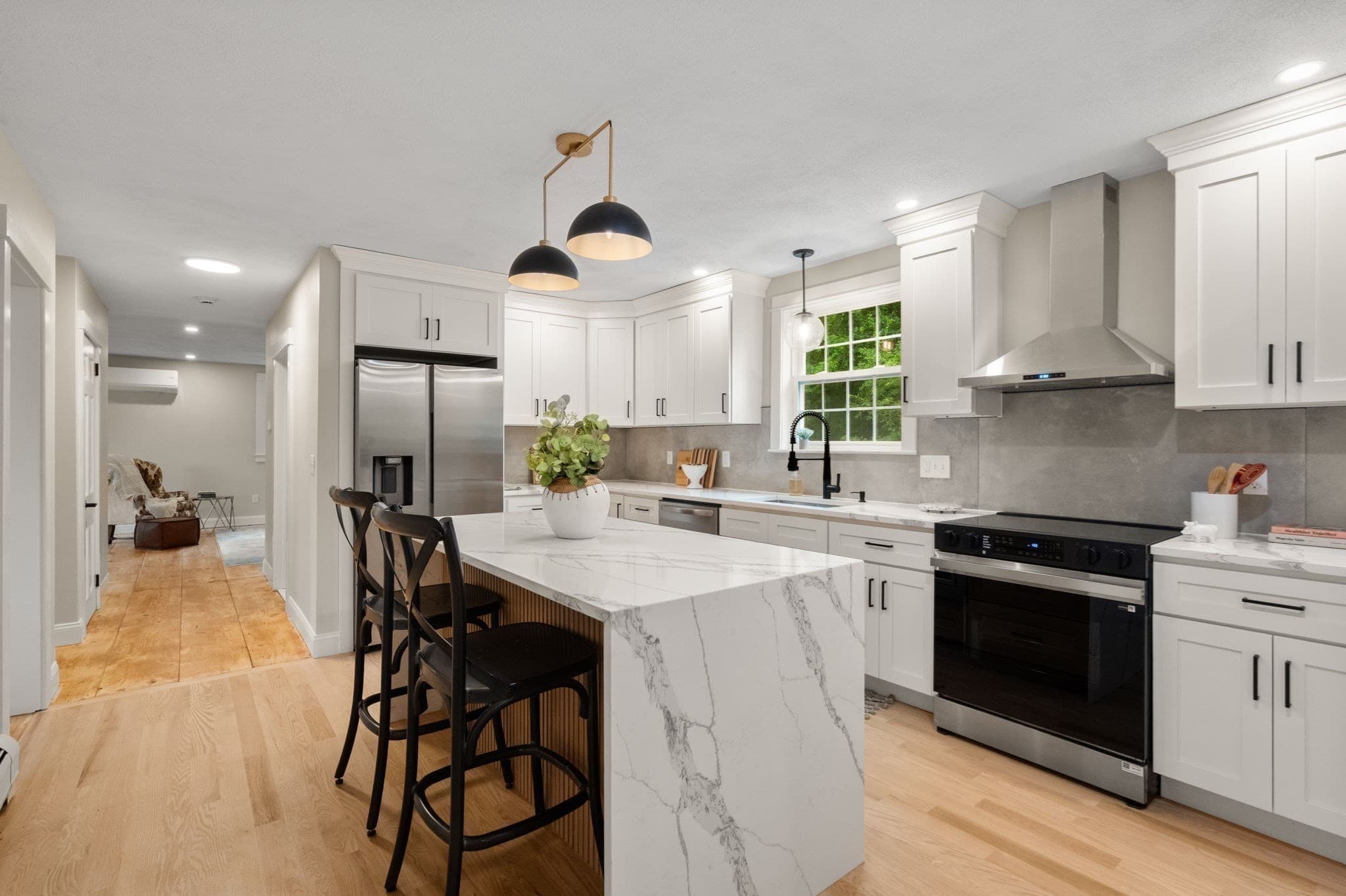 Single Family Residence at 125 Bayview Ave, Berkley MA 02779, Berkley, photo 6 of 39