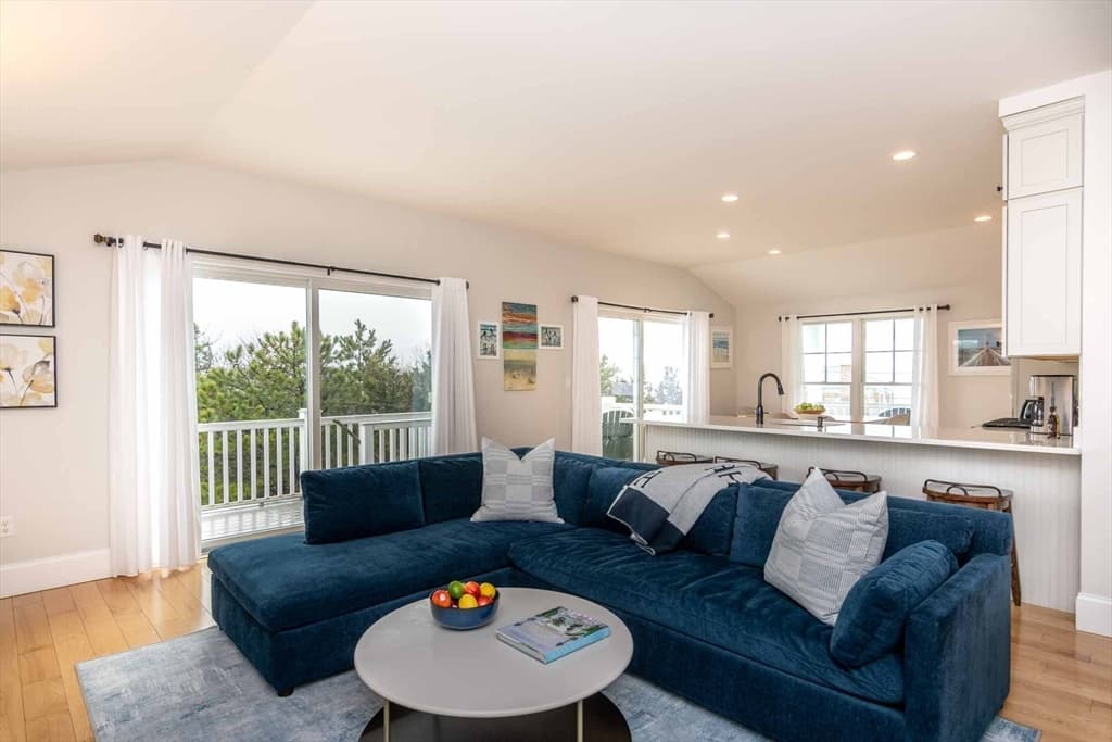 Single Family Residence at 28 Beach Rd, Oak Bluffs MA 02557, photo 6 of 40