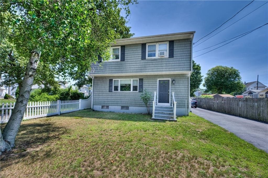 16 Arlington Ave, Warren RI 02885