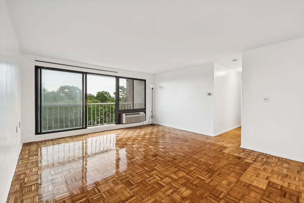 1105 Massachusetts Ave # 6A, Cambridge MA 02138 photo 2
