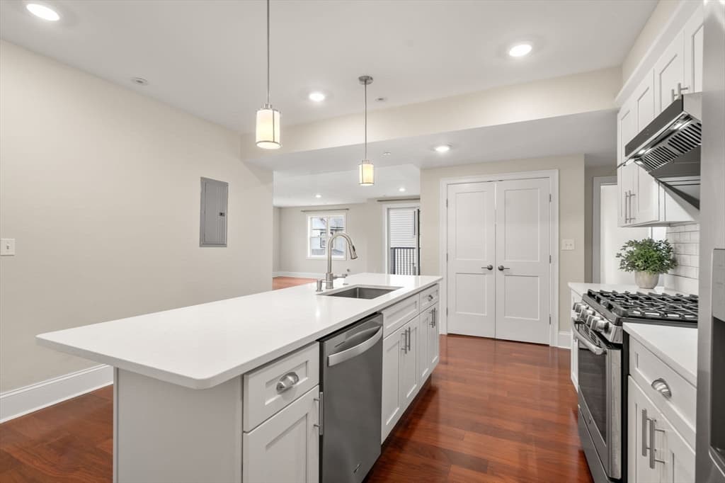 18 Johnson Ave # 3, Quincy MA 02169 photo 4