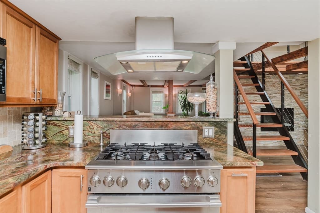 273 Center St, Hanover MA 02339 photo 6