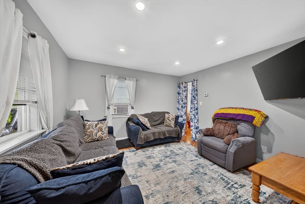 60 Harriett Ave, Burlington MA 01803 photo 14