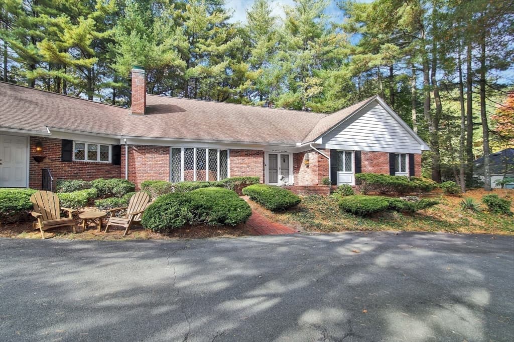 208 Tanglewood Dr, Longmeadow MA 01106 photo 3
