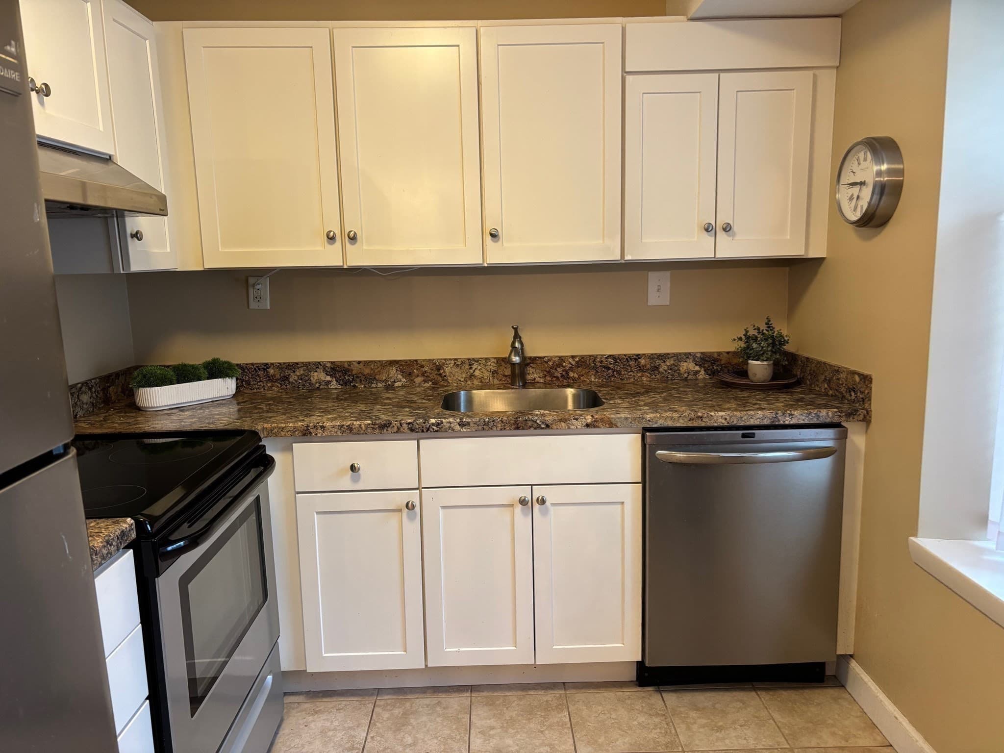 Condominium at 220 Nassau Drive # 220, Springfield MA 01129, Springfield, photo 7 of 25
