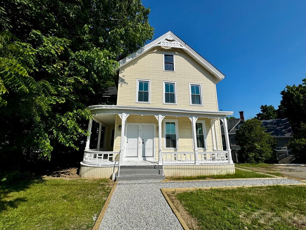 37 Oakes Ave, Southbridge MA 01550 photo 2