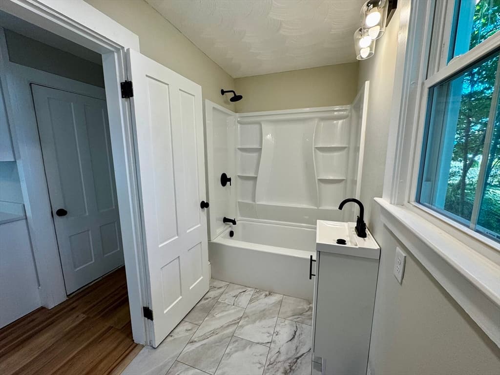 37 Oakes Ave, Southbridge MA 01550 photo 18