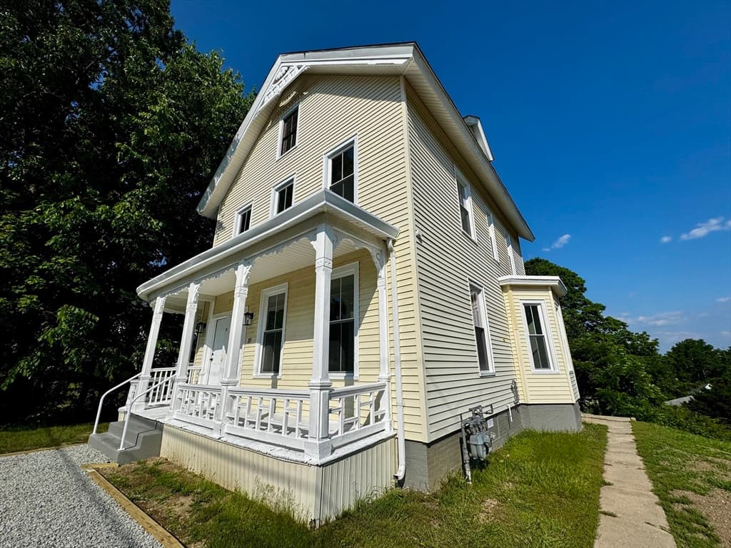 37 Oakes Ave, Southbridge MA 01550 photo 4