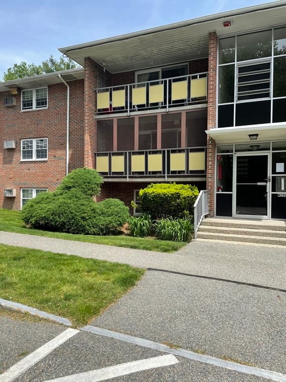 206 Rock St # M5, Norwood MA 02062