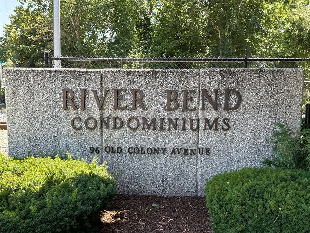 96 Old Colony Ave # 355, Taunton MA 02718