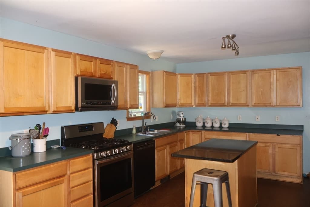 58 Brian Cir, Northbridge MA 01534 photo 3