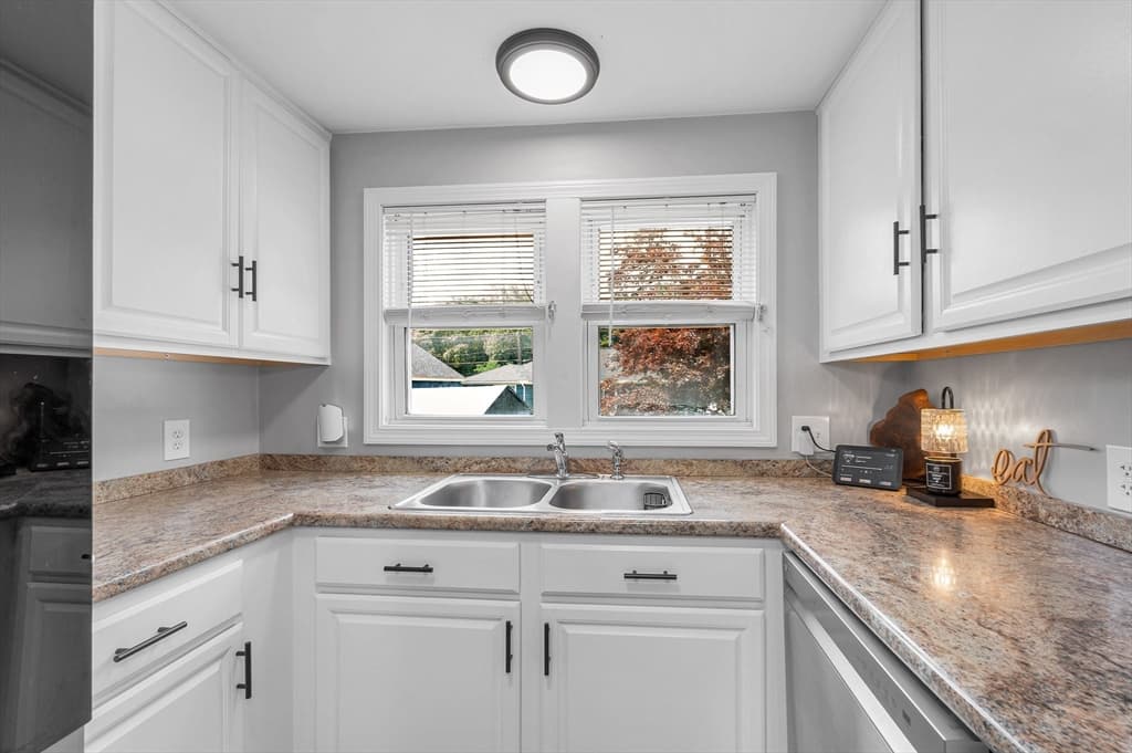 103 Fox Ave, Dracut MA 01826 photo 12